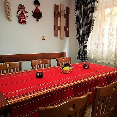 Red House Family House بانسكو