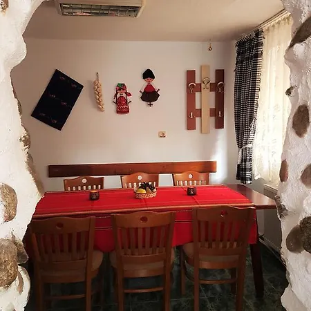 فندق Red House Family House