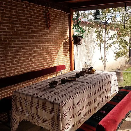 Red House Family House فندق 3*