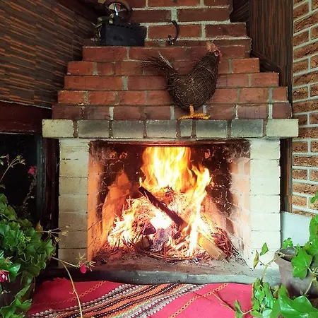 Red House Family House فندق