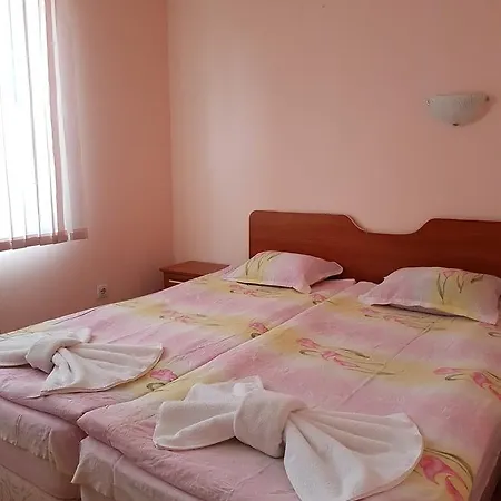 Red House Family House بانسكو