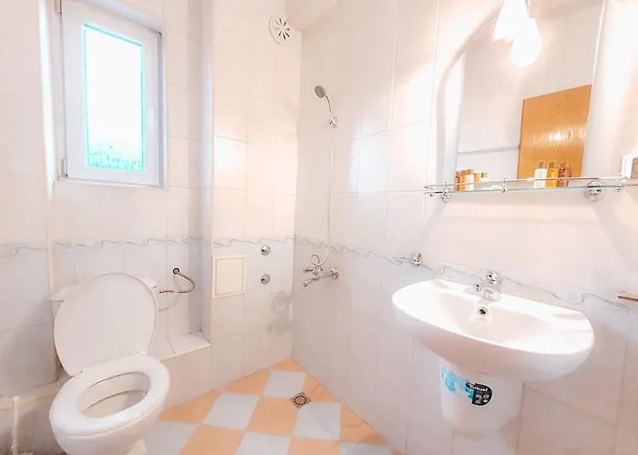 Hotel Red House Family House