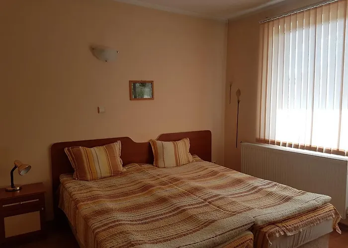 Hotel Red House Family House