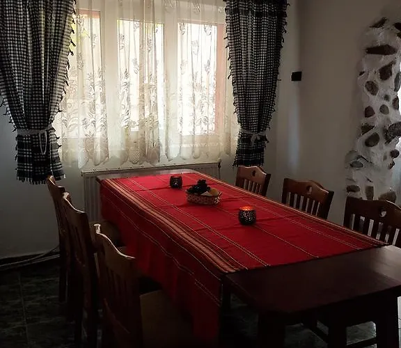 Hotel Red House Family House