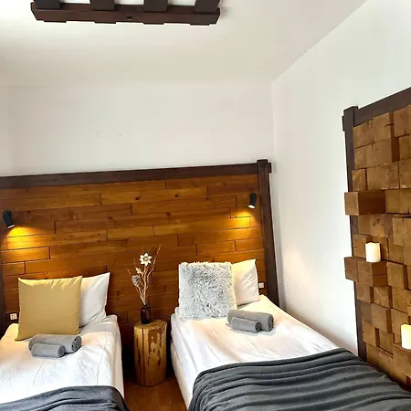 Hotel Red House Family House