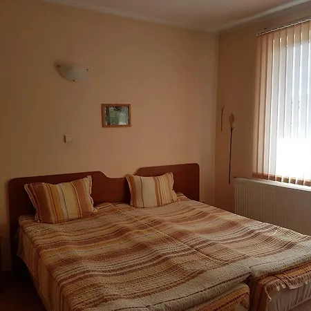 Hotel Red House Family House